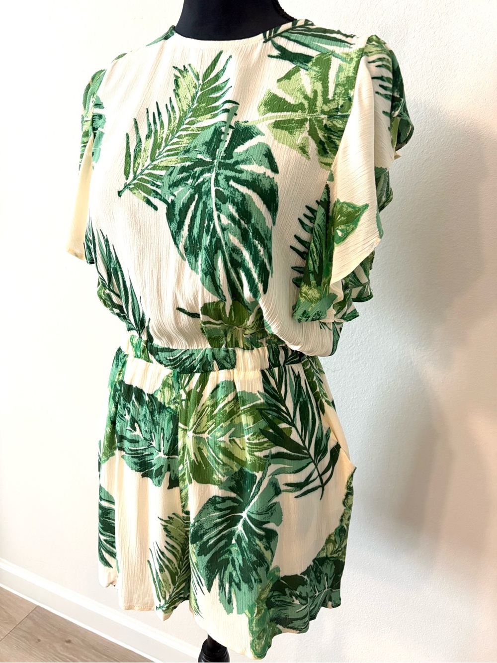 Vici Medium Green Leaf Print Romper on Cream - Picture 2 of 10